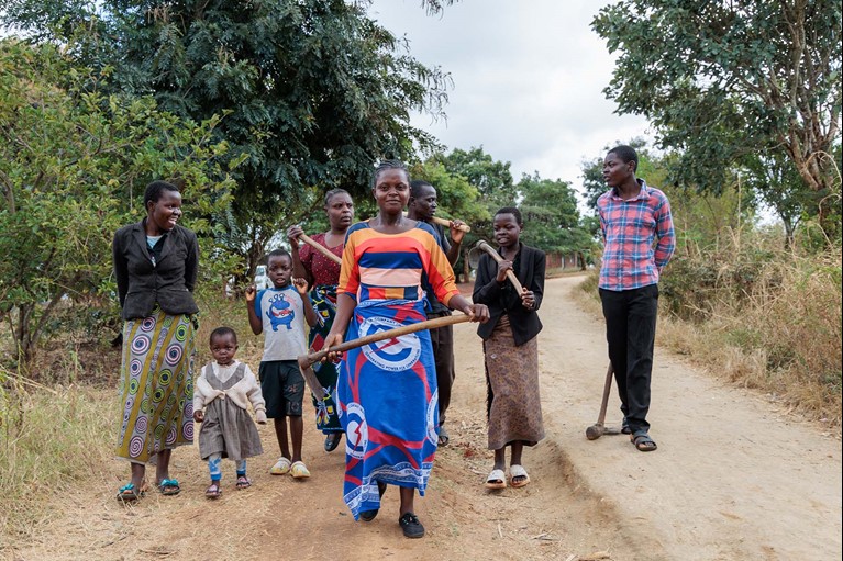 Memory (centre) with her parents, Lector and Lute, and siblings in their village in Mwanza district, southern Malawi. Photo: Tim Lam/Caritas Australia