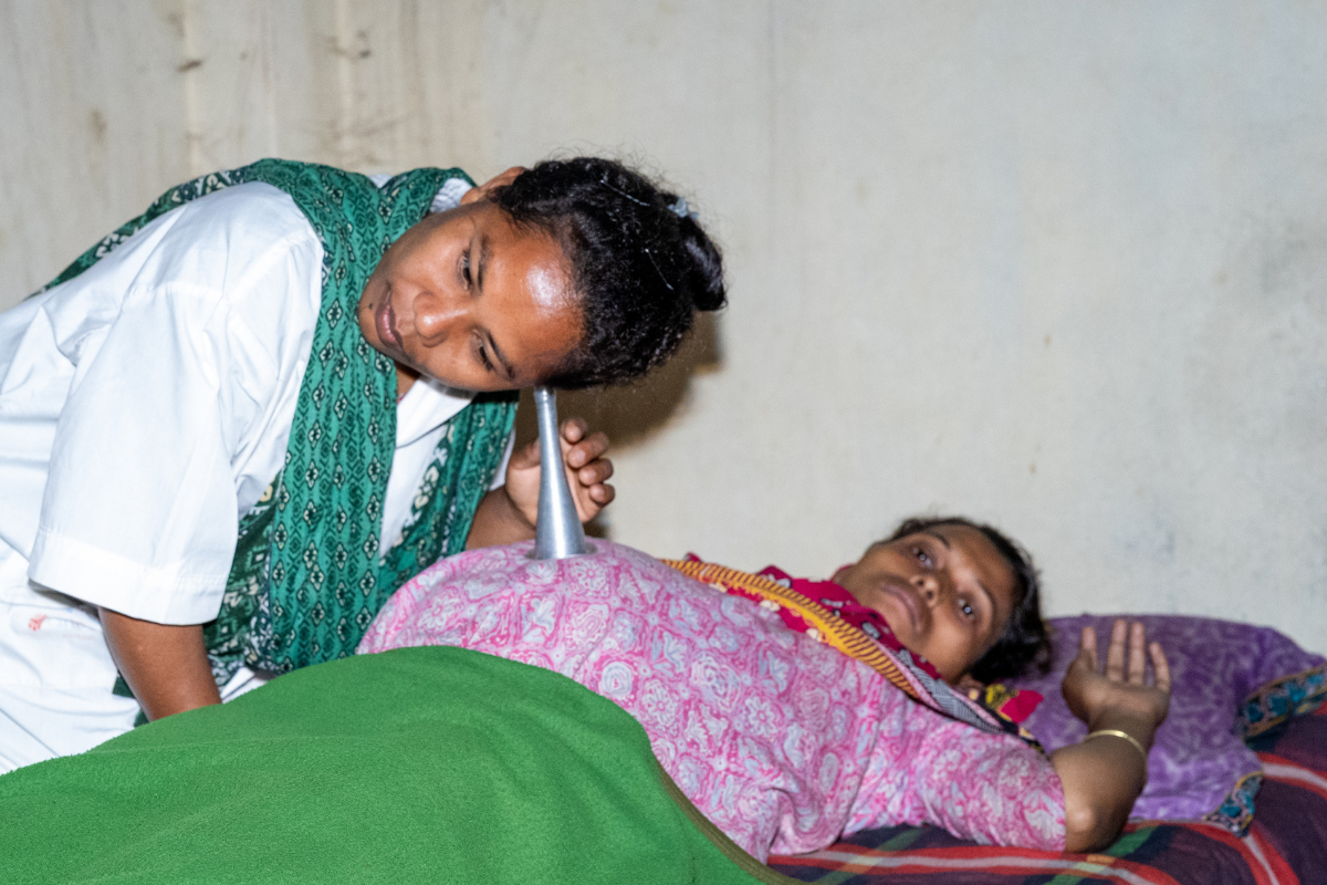 Pronali Doing A Midwife Check On A Pregnant Woman (1)