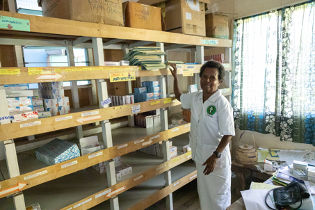 Sr Marynella sorting medicine at a health centre run by CCHS. Photo credits Caritas Australia.jpg