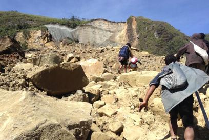 People Climbing Up The Rubble Left By The Enga Landslide Taken 25 May Photo Credit Sr John Mary Wabag Diocese
