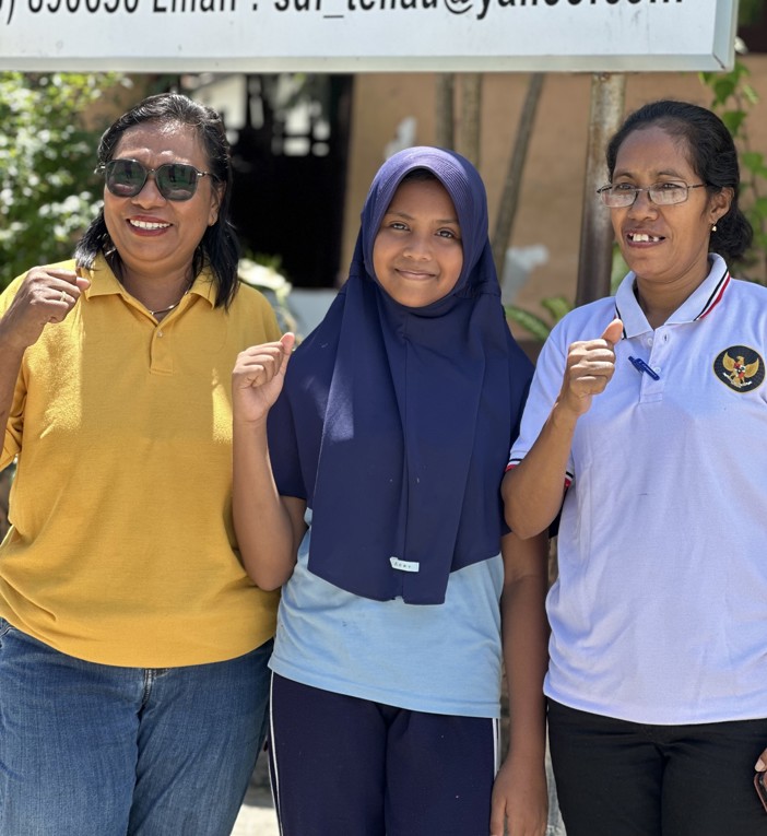 SDI Tenau_Ainaia and 2teacher.jpg