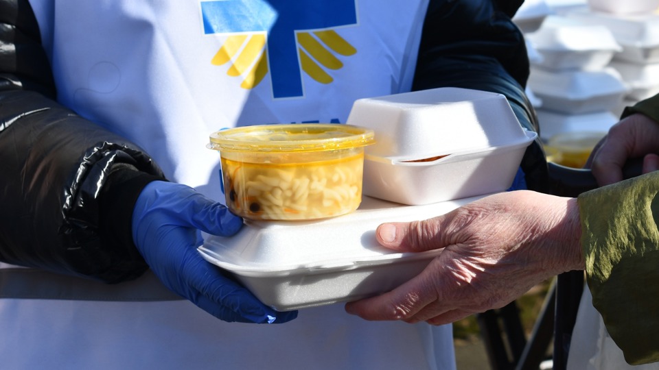 Caritas Ukraine staff hand out food parcels as part of the humaniatrian response photo credit Caritas Ukraine.jpg