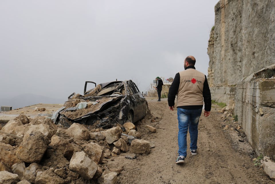 Caritas Staff responding to earthquake damage. Photo: Caritas network. (2)