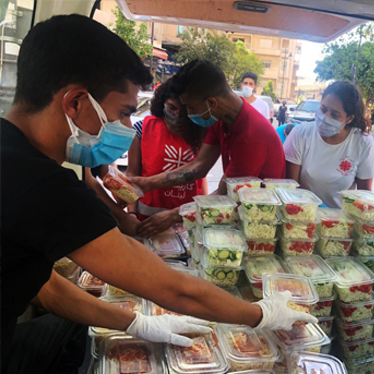 Youth distributing food in Beirut. Photo: Caritas Lebanon.