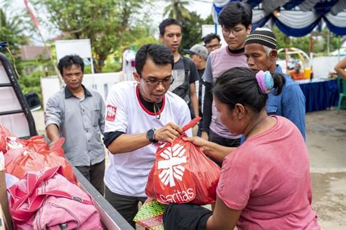 33052619178 9E1525c530 O Java Banten In The Emergency Shelter Labuan Teluk Bente Stachowske Ci (1)
