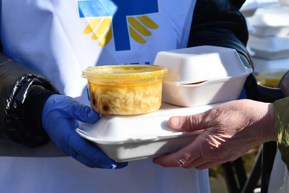 Caritas Ukraine staff hand out food parcels as part of the humaniatrian response photo credit Caritas Ukraine.jpg